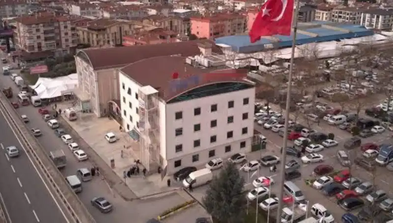 Özel Hastaneye Deprem Mührü: Perde Betonlarının Kesildiği İddiası Şok Yarattı