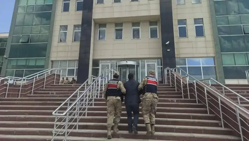 Hapis Cezasından Kaçan Zanlı, Saklandığı Yerde Polisi Şaşırttı