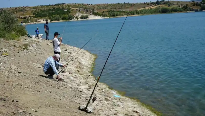 Kafeslerdeki Sır Perdesi Aralandı: Barajda Patlayan Fısıldamalar!