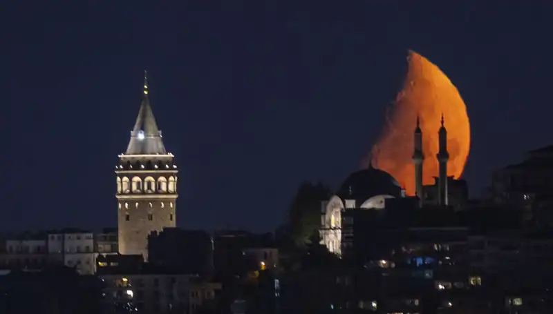 İstanbul’da Yarım Ay Geçidi: Büyüleyici Manzara ve Etkileyici Deneyimler