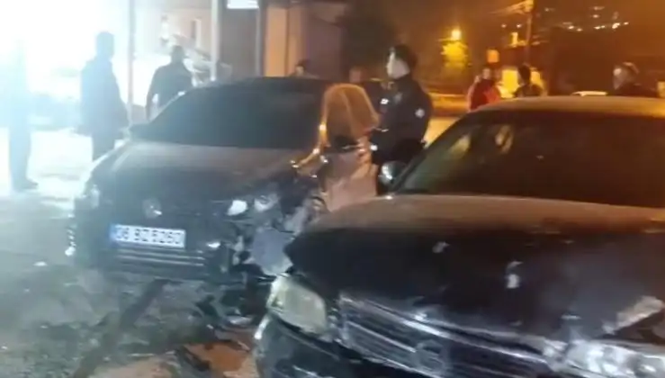 Çevirmeden Kaçan Sürücüler Kazada Feci Şekilde Yaralandı