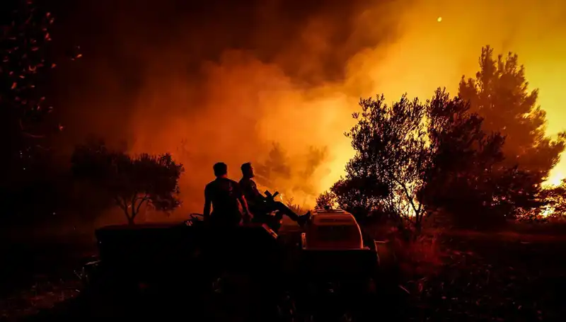 Çanakkale'deki Orman Yangını Büyüyor: 785 Kişi Güvenli Bölgeye Tahliye Edildi