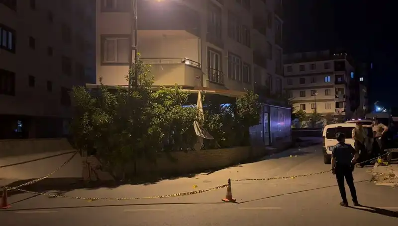 İstanbul'daki Kafeye Yapılan Silahlı Saldırının Ardındaki Gizemli Sebepler