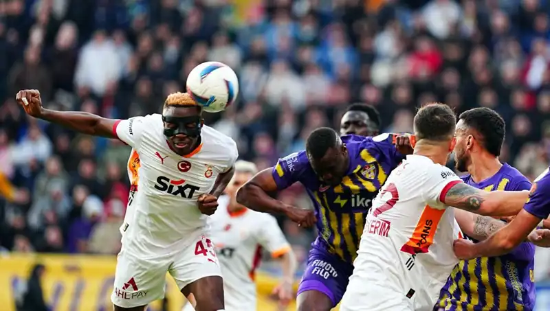 Galatasaray'da Yıldız Futbolcu: Adam Oynamıyor, Resital Yapıyor!