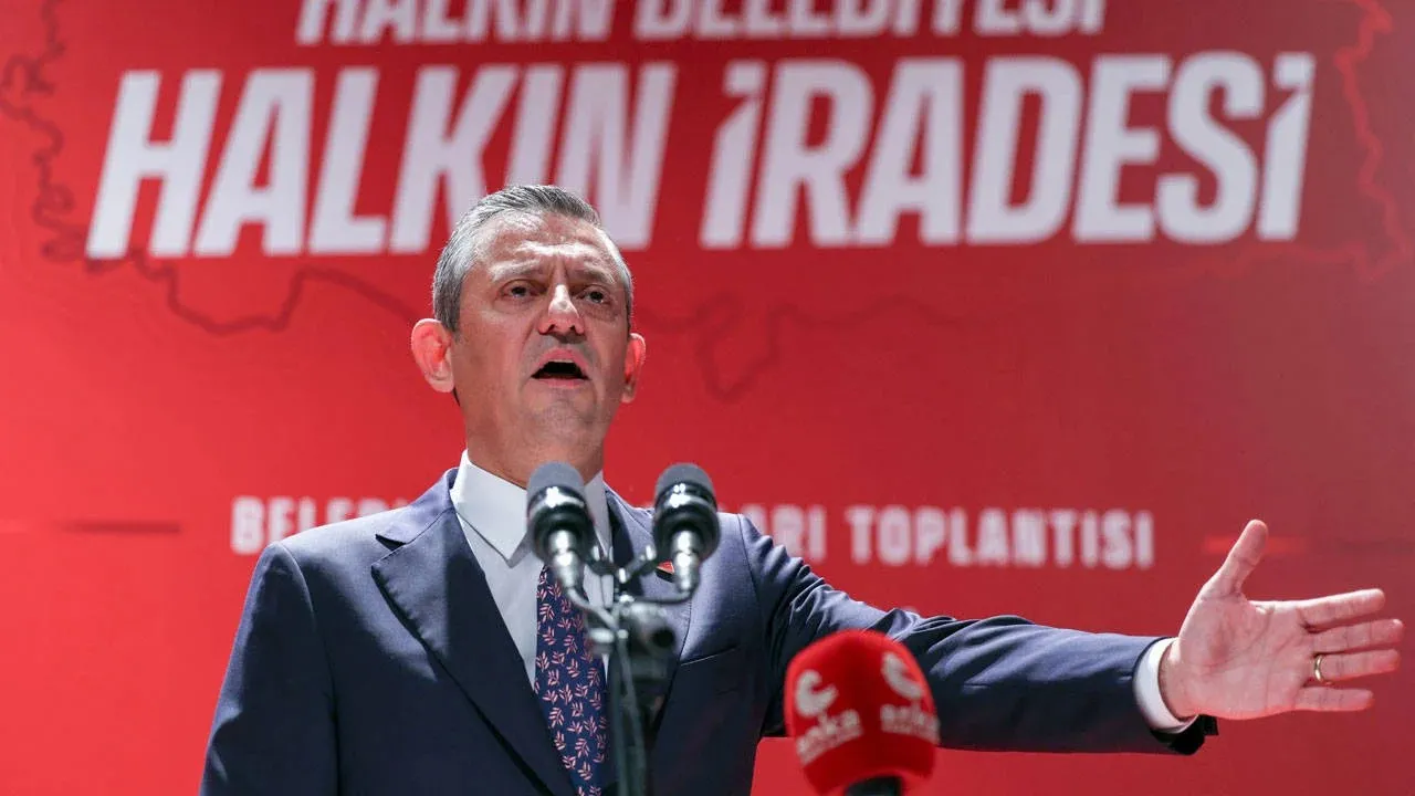 Özgür Özel: "Büyükşehirlerin Borçları AK Parti Döneminden Kaldı"