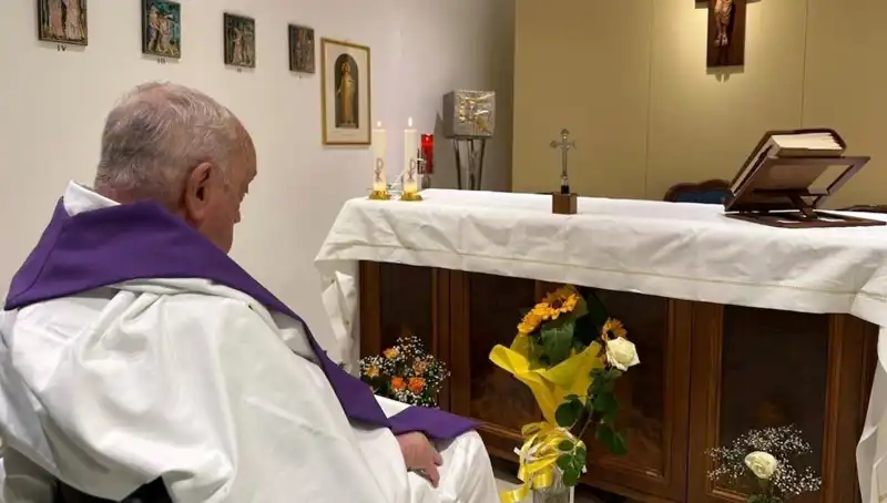 Vatikan'dan Beklenmedik Haber: Papa Artık Kendi Başına Nefes Alabiliyor