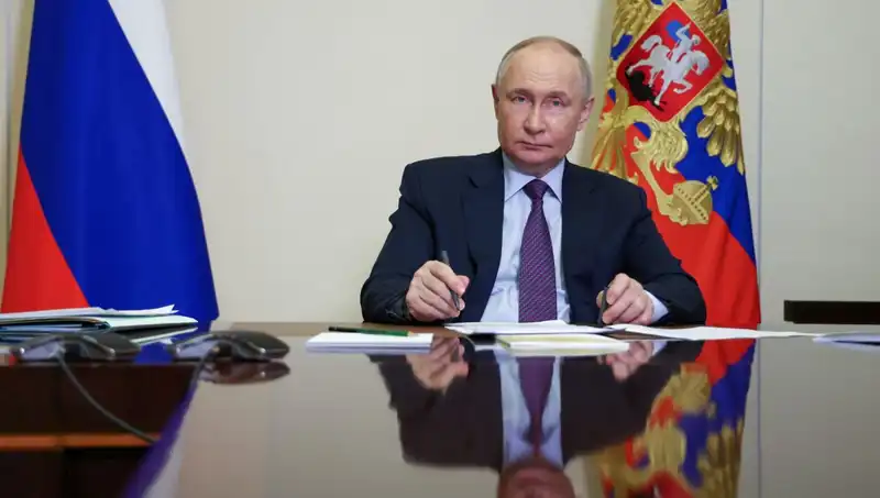 Putin, Esad'ı Suriye’de Koruma Kararı Alarak Güç Gösterdi