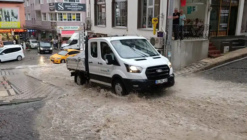 Beklenmeyen Yağışlar: 10 Dakikada Şehirde Su Baskınları Başladı!
