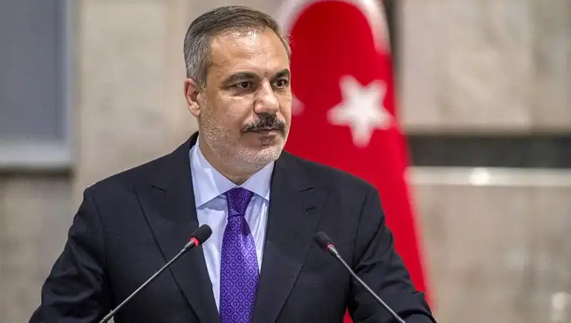 Bakan Fidan: "Cin Şişeden Çıktı" Açıklaması ile Süregelen Krizlere Dikkat Çekti