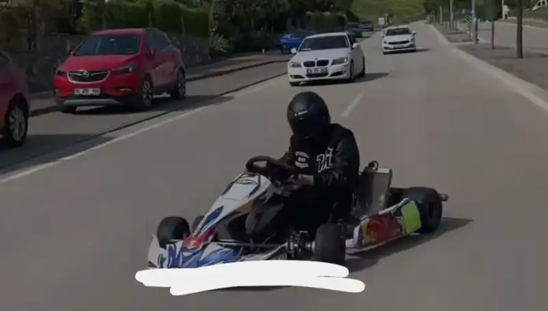 Go-Kart Sürücüsünün Tehlikeli Drift Gösterisi Herkesi Şaşırttı!