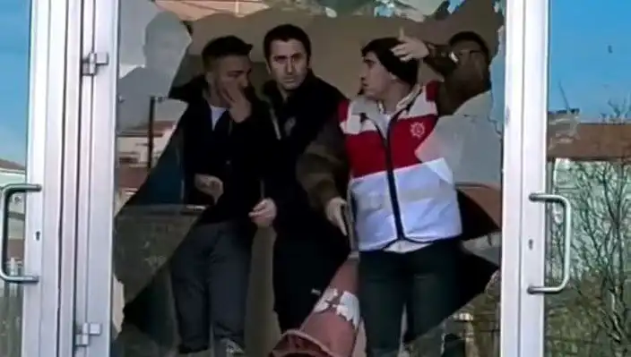 Futbol Maçında Beklenmedik Gerginlik: Taraftarlar Arasında Kavga!