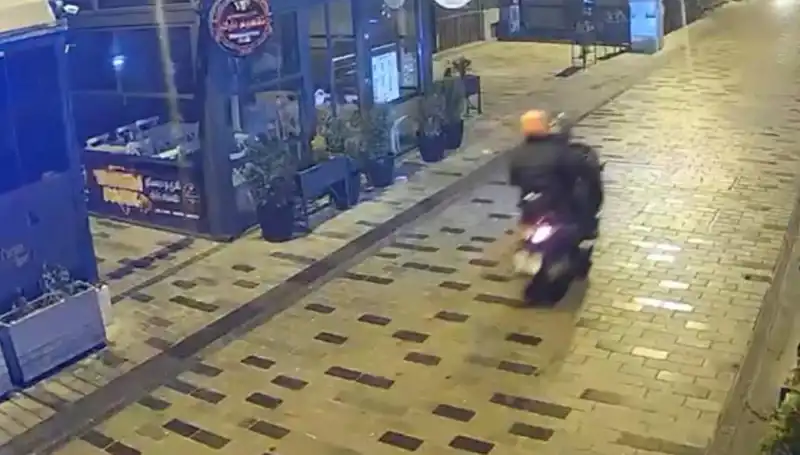 Gece Kulübünde Haraç Krizi: Torpil ve Silahlarla Gelen Korku Dolunay!