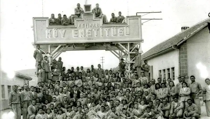 17 Nisan’da Ne Oluyor? Köy Enstitüleri’nin Tarihi Önemi