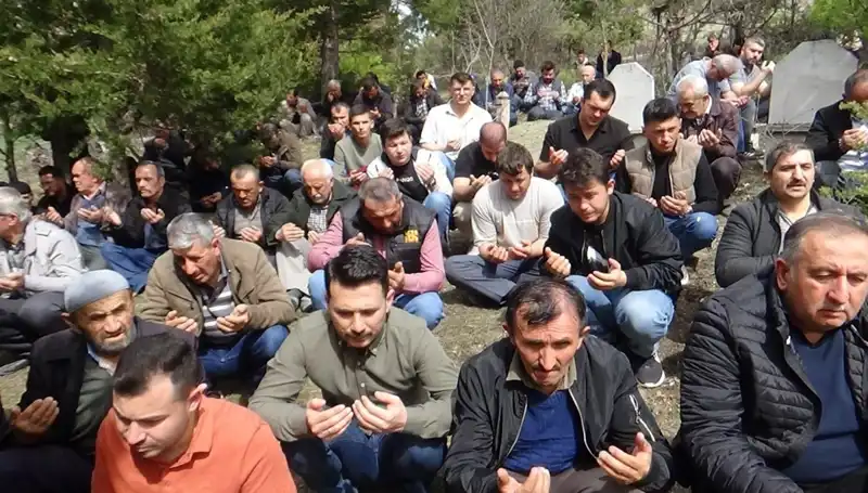 Küçük Bir Köyün Kalbinde Yaşanan Derin Veda