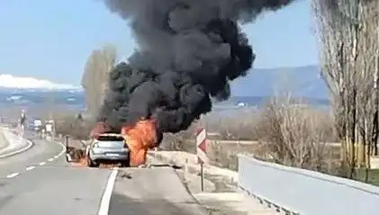 Kütahya'da Otomobil Alev Alev Yandı: Sürücü Son Anda Kurtuldu