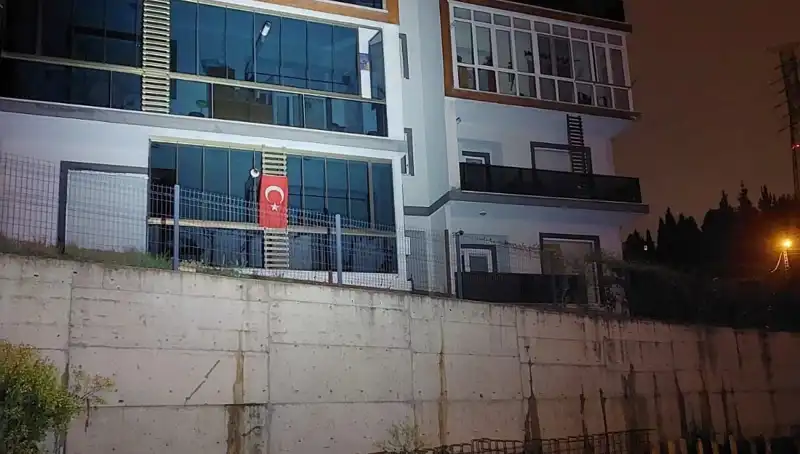 Sakarya'da 4 Katlı Apartman, Acil Tahliye Kararı ile Boşaltıldı