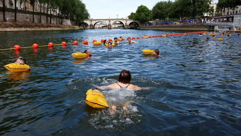 Paris’in Kalbi Seine Nehri Tekrar Halkla Buluştu: Yasak Kalktı!