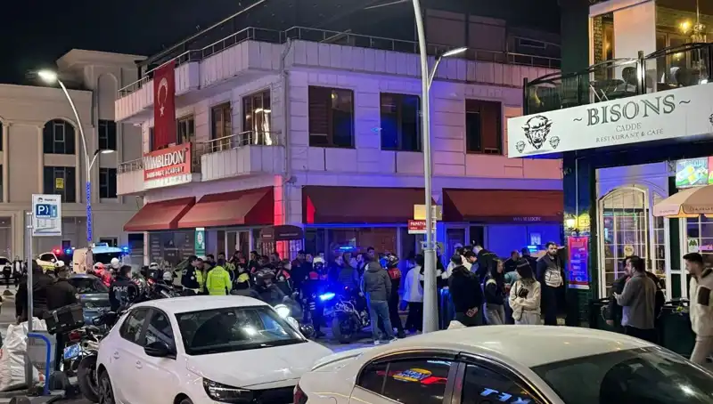 Kafe Sahibine Şok Saldırı: Havaya Ateş Açan Şahıs Bıçakla Yaraladı!