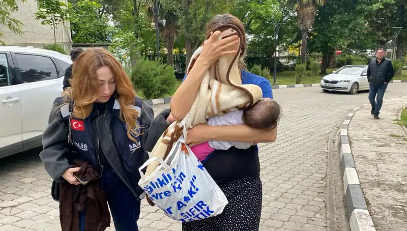 Evlerden Hırsızlık Yapan Kadın Polisin Takibiyle Yakalandı