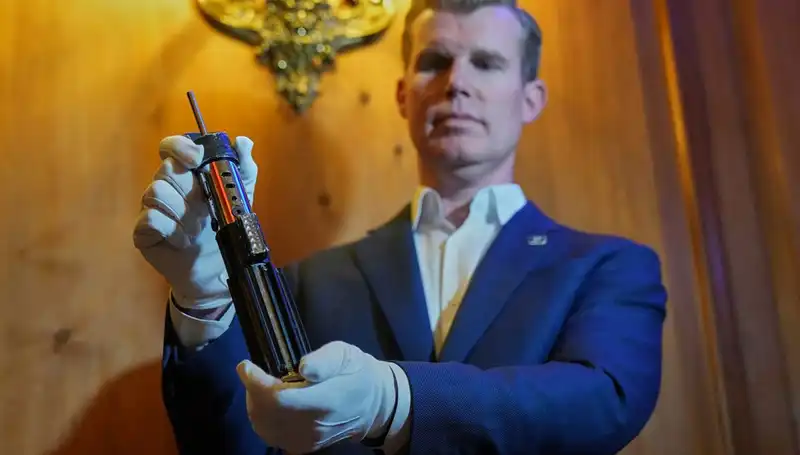 Darth Vader’ın İkonik Işın Kılıcı, Müzayedede Rekor Fiyatla Satıldı