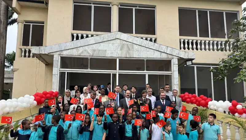 Kamerun'da Çocukların Coşkusu: Ulusal Egemenlik ve Çocuk Bayramı Renkli Geçti