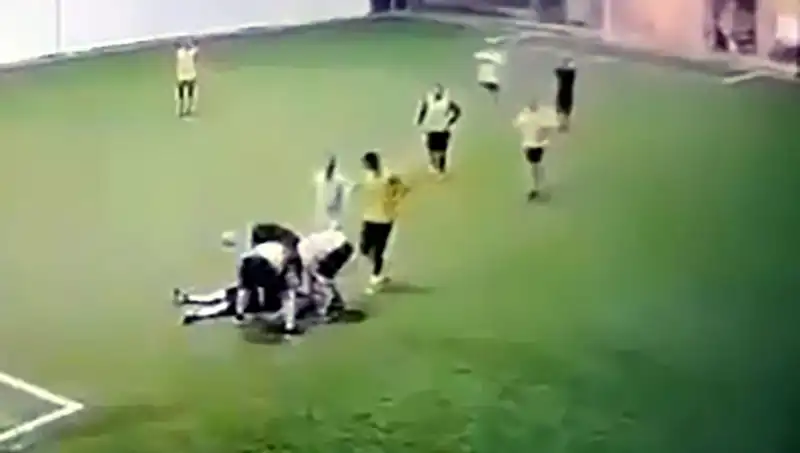 Adana'da Halı Saha Maçında Yürek Yakan Olay: 3 Çocuk Babası Hayatını Kaybetti