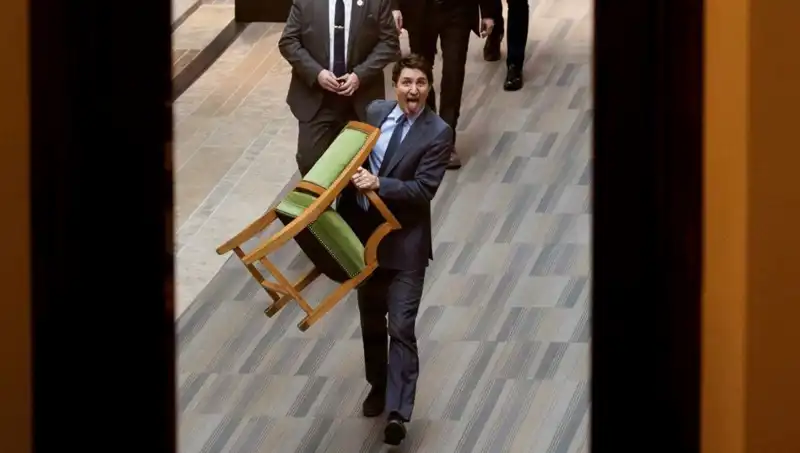 Trudeau'nun İstifası: Kanadalılar Tepkili, Sandalyesini de Taşıdı!