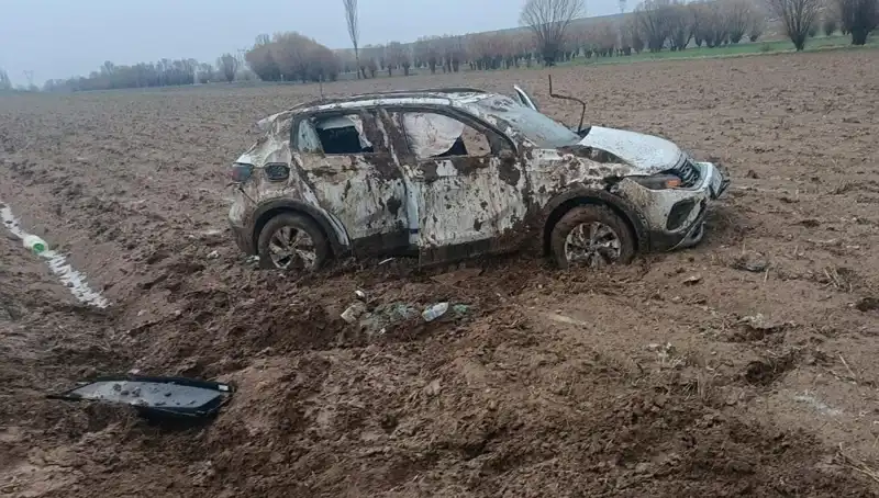 Şarampole Devrilen Otomobilde İki Kişi Yaralandı: Kaza Anı Güvenlik Kamerasında