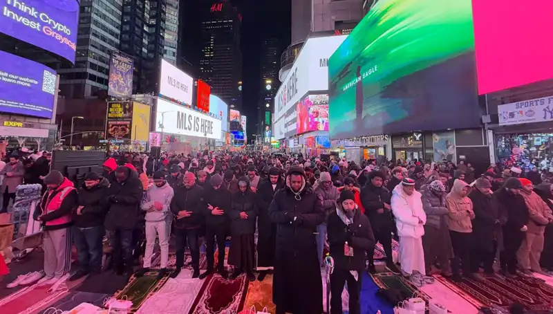 New York Times Meydanı’nda Teravih Namazı: Tarihi Bir Gece