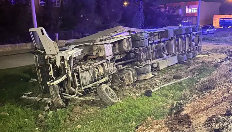 TIR Devrildi: İzmir’de Korkutan Kaza, 6 Yaralı
