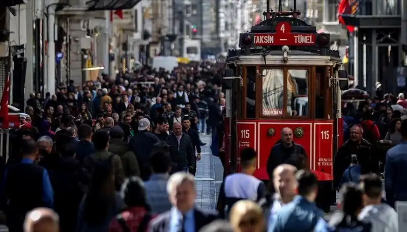 Türkiye'nin Nüfusu Rekor Seviye Ulaşarak Büyümeye Devam Ediyor