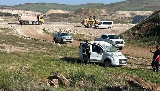 Mardin’de Trafik Kazası: Dört Kişi Yaralandı, Hayat Kurtarma Mücadelesi Başladı