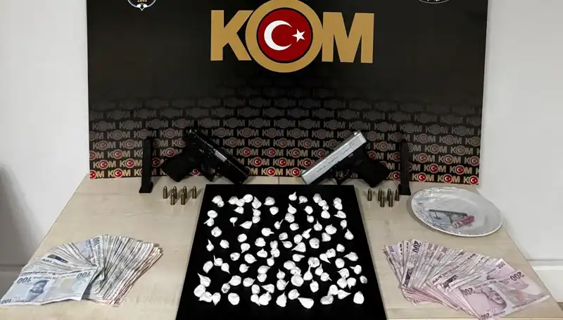 Çeşme'de Silahlı Saldırı Şok Etti: 3 Kişi Gözaltında!