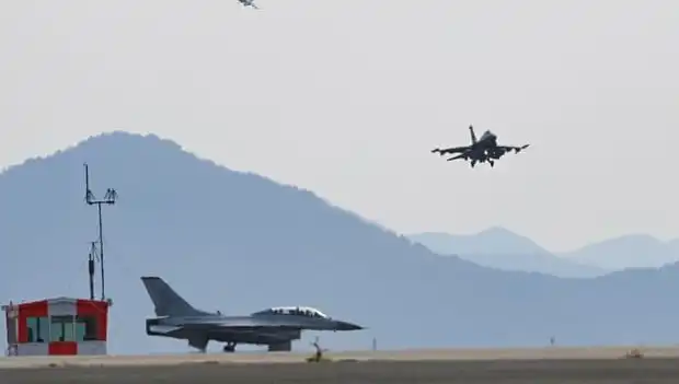 Güney Kore'deki Askeri Tatbikat Sırasında Savaş Uçağı Köyü Bombaladı, 7 Yaralı!