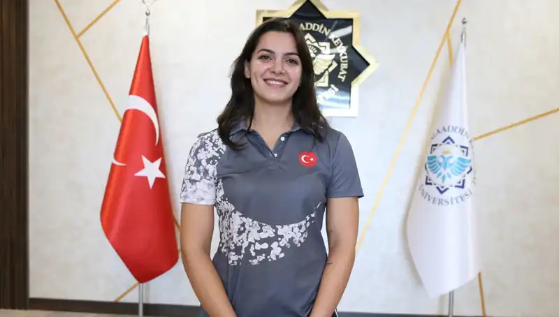 Altın Madalya ile Göz Dolduran Esra'nın Hedefi Dünya Şampiyonluğu