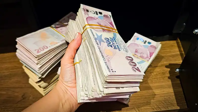 Türkiye’de Mevduat Rekoru: 12 Trilyon Lira Engin Havuzda Bekliyor