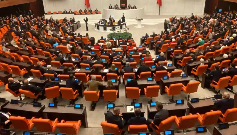 Türkiye Büyük Millet Meclisi'nde Komisyonların Çalışmaları Devam Ediyor