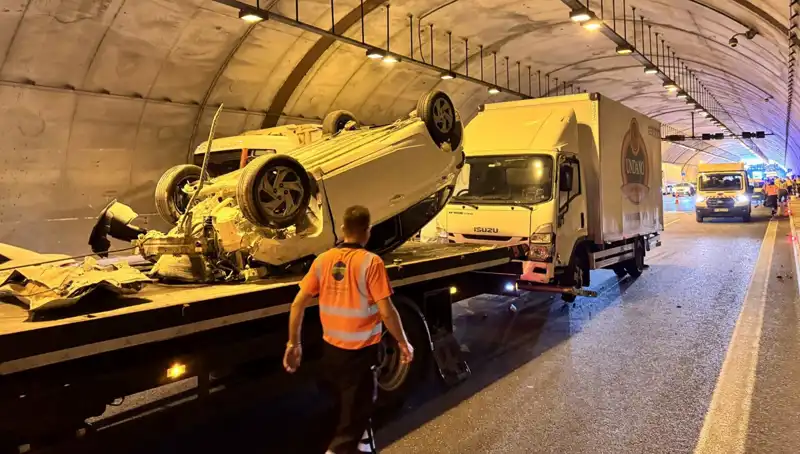 Kuzey Marmara Otoyolu'nda Korkunç Çarpışma: Otomobil ile Kamyonet Karşı Karşıya Geldi