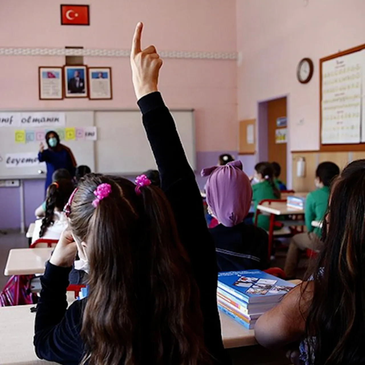2024 Ara Tatil Tarihi Açıklandı: Öğrenciler Dinlenmeye Hazırlanıyor