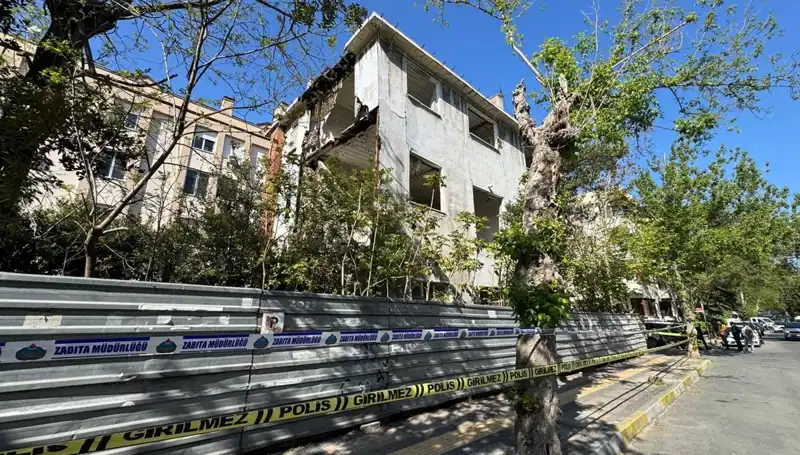 Bakırköy'de Metruk Bina Çöktü: Deprem Gerçekleri Yeniden Gündemde