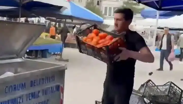 Domatesleri Çöpe Döken Pazarcıya İnanılmaz Para Cezası Kesildi!