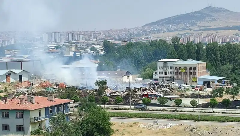 Otluk Alanda Çıkan Yangın, Depoyu Kül Etti: Olayın Perde Arkası