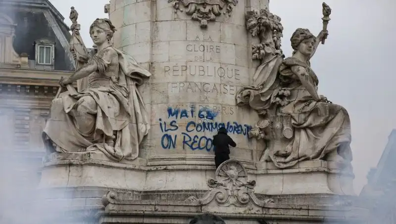 Paris Belediyesi, Grafiticilere İlan Ettiği Savaşla Şehir Estetiğini Koruyor