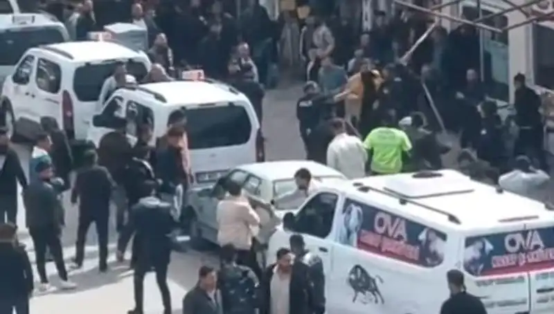 Erciş'te Taşlı Sopalı Kavga: Olayın Ardından 7 Kişi Gözaltında
