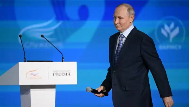 Rusya’nın Yeni "Yabancı Ajan" Yasası: Putin’in İmzaladığı Çarpıcı Değişiklikler