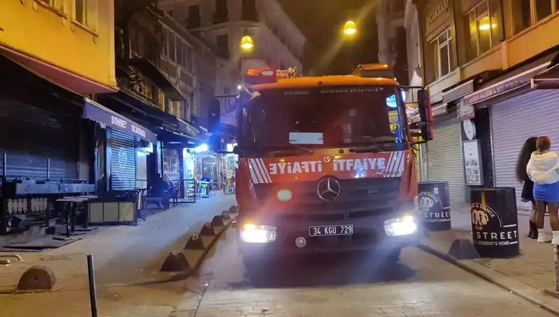 Beyoğlu’nda Asansör Boşluğuna Düşen Müşteri Yaşadığı Kaza ile Şok Etkisi Yarattı