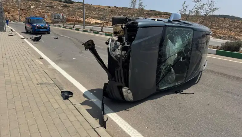 Kilis'te Ticari Araç Devrildi: 4 Kişi Yaralandı, Olayın Detayları Ortaya Çıktı
