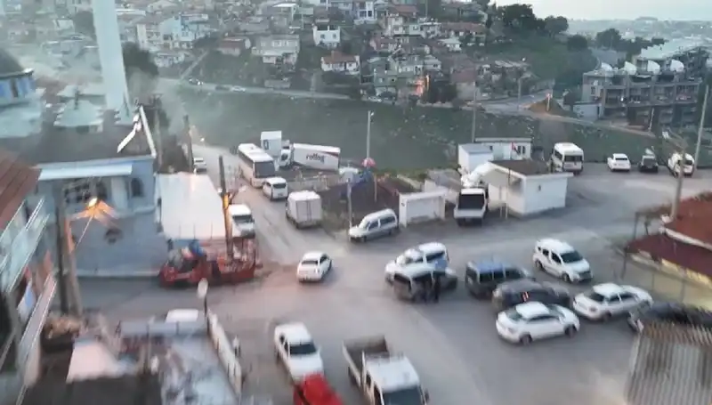 İzmir'de Düzenlenen Büyük Operasyonda 99 Sözleşmesi İhlal Edilen Şahıs Gözaltına Alındı