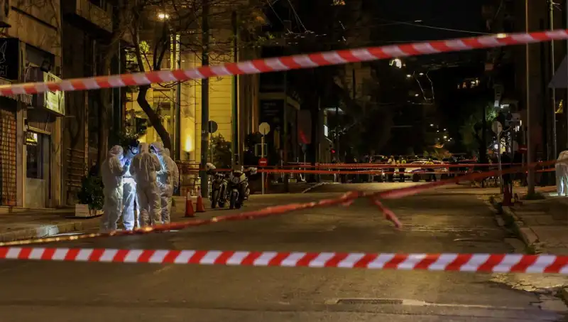 Atina’da Şüpheli Çanta Patladı: Güvenlik Alarm Verdi