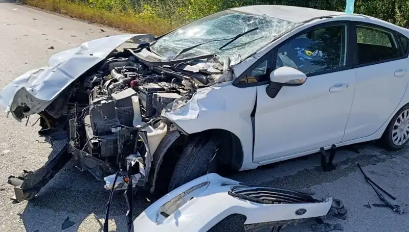 Çanakkale'de Feci Trafik Kazası: İki Kişi Yaralandı, Farklı Bir Kaza Esansiyonu
